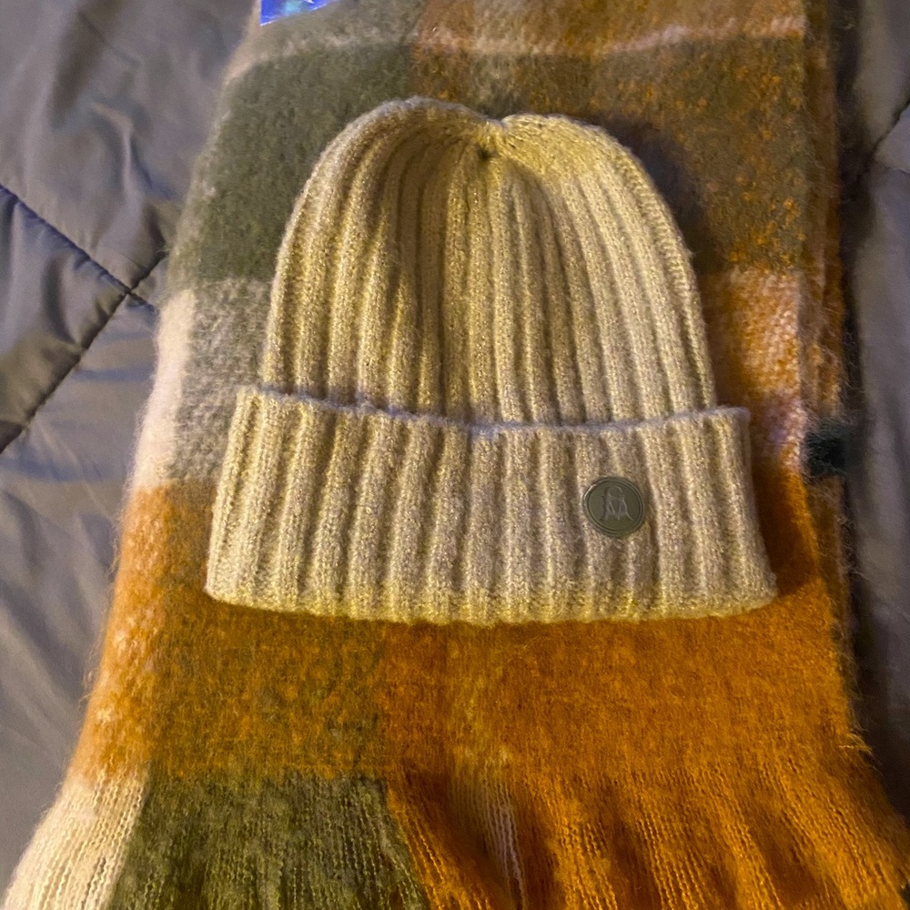 Steve Madden scarf and hat set- brand new!